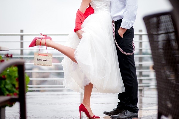 Czerwone buty do ślubu